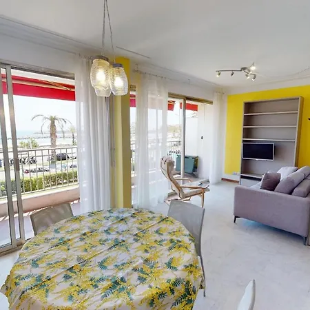 9m - Grand Climatise Entierement Renove Face A La Avec Terrasse *