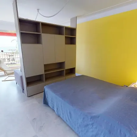 9m - Grand Climatise Entierement Renove Face A La Avec Terrasse Appartement
