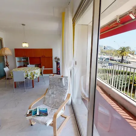 9m - Grand Climatise Entierement Renove Face A La Avec Terrasse Menton