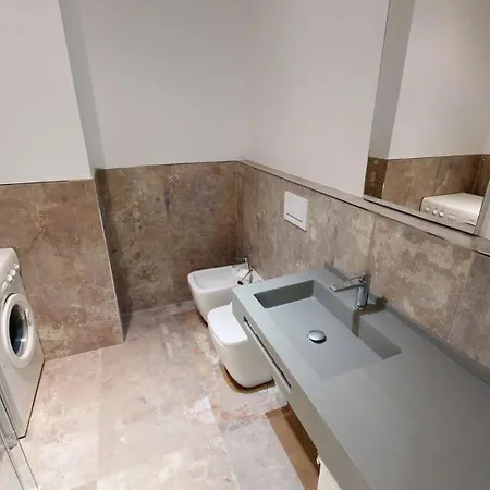 Appartement 9m - Grand Climatise Entierement Renove Face A La Avec Terrasse